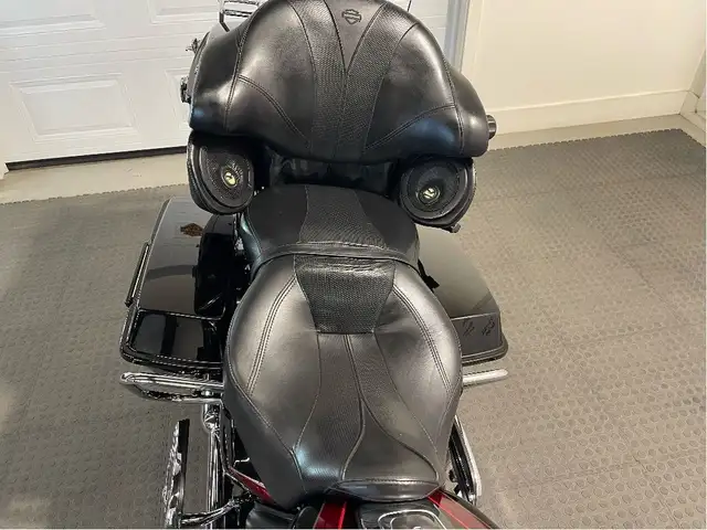 2013 Harley-Davidson CVO Electra Glide Ultra LIKE NEW/HEATED SEA in Sport Touring in North Bay - Image 13