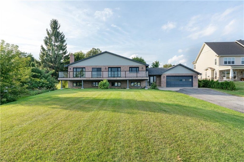 Stylishly updated home with waterfront along the St. Lawrence Houses