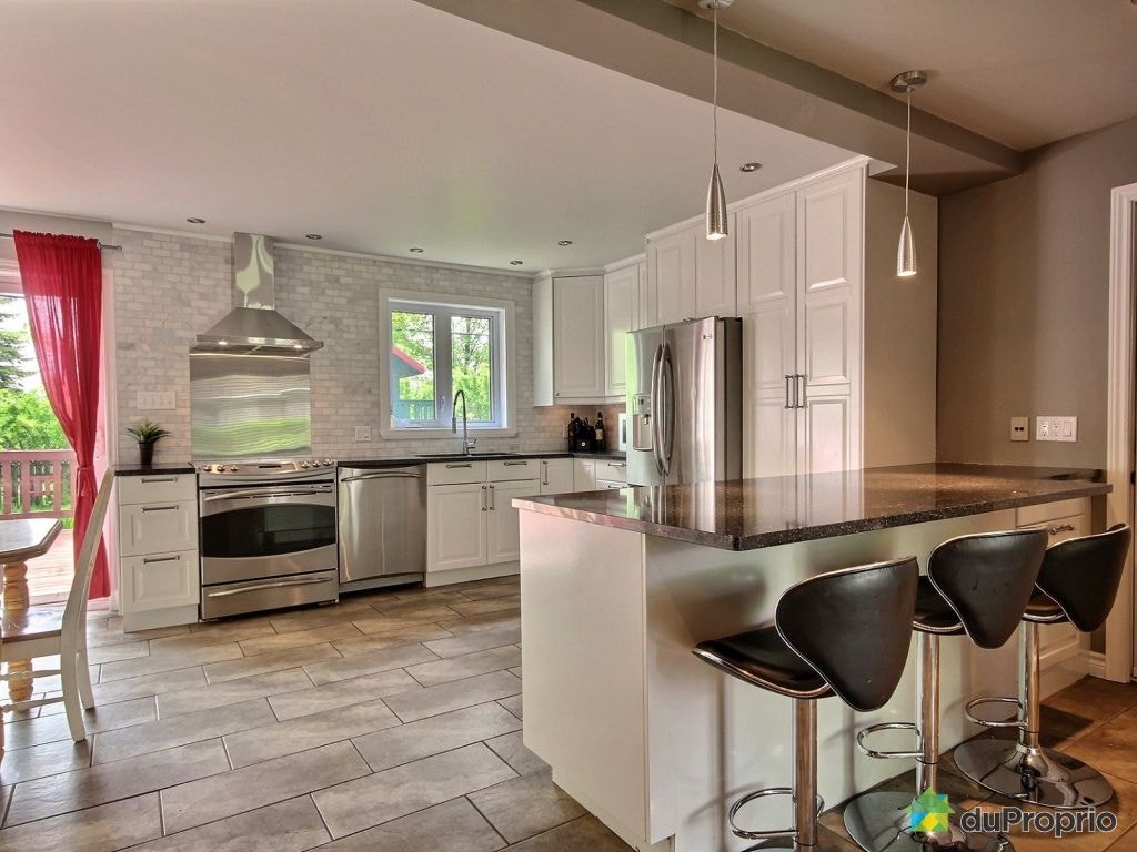 $669,900 - 2 Storey for sale in St-Jean-Chrysostome — photo 2