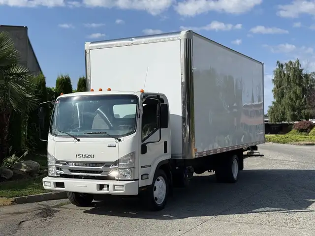 2019 Isuzu NRR 20 Foot Cube Van in Heavy Trucks in Delta/Surrey/Langley - Image 5