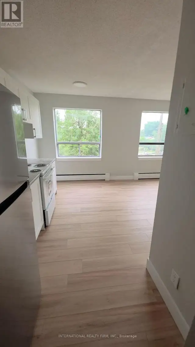 295 MELVIN AVENUE Hamilton (McQuesten), Ontario in Long Term Rentals in Oakville / Halton Region - Image 2