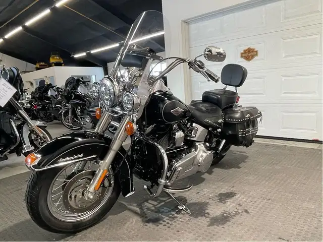 2014 Harley-Davidson Heritage Softail Classic CANADIAN HARLEY/ST in Sport Touring in North Bay - Image 5