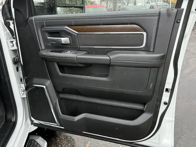 2024 Ram 5500 Heavy Duty Laramie 4x4 Crew Cab Cummins Service Tr in Heavy Trucks in Regina - Image 38