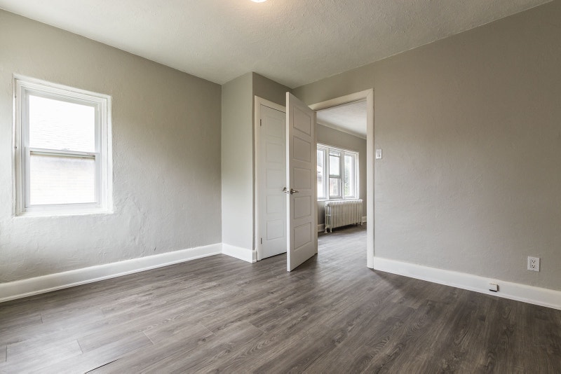 One Bed + Den Margaret Ave Immediate movein available Long Term