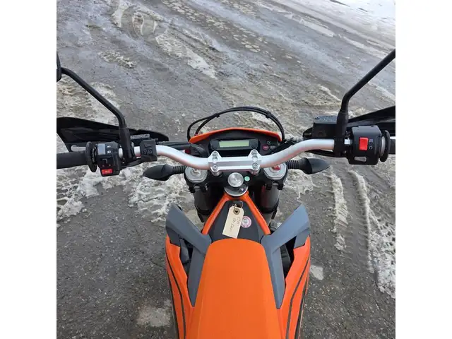 2023 KTM 690 ENDURO R in Dirt Bikes & Motocross in Brantford - Image 12