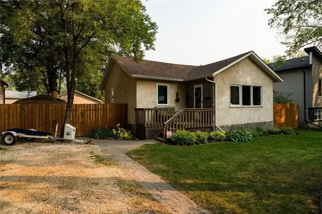 21 Crystal Avenue Winnipeg, Manitoba in Houses for Sale in Winnipeg - Image 3