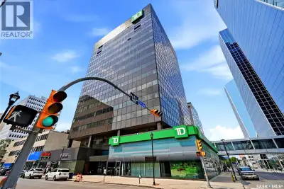 Welcome to The Manor on Hamilton, where elevated downtown living meets exceptional convenience. Loca...