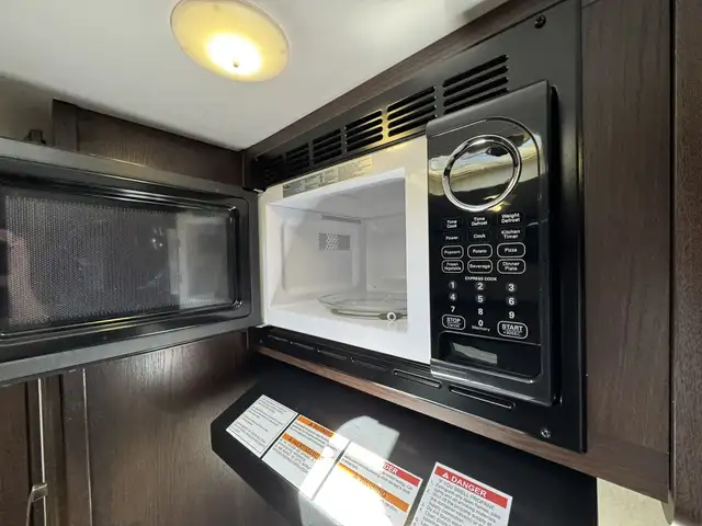 2020 ,Jay Flight,Jayco Baja 154BH in Travel Trailers & Campers in Kamloops - Image 15