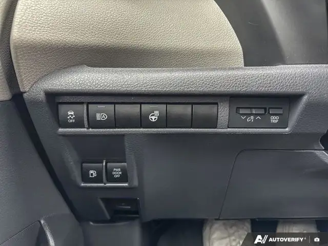 2022 Toyota Sienna LE | Cross-Traffic Alert | Heated Seats in Cars & Trucks in Tricities/Pitt/Maple - Image 29