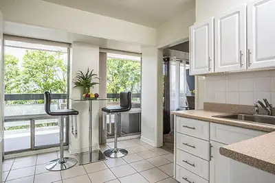 Located on a quiet stretch of Bronson Avenue in downtown Ottawa, The Juliana offers luxury, condo-st...