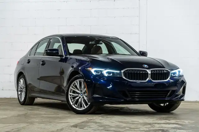 2023 BMW 3 Series 330i xDrive | Premium Amélioré | Cockpit in Cars & Trucks in City of Montréal - Image 2