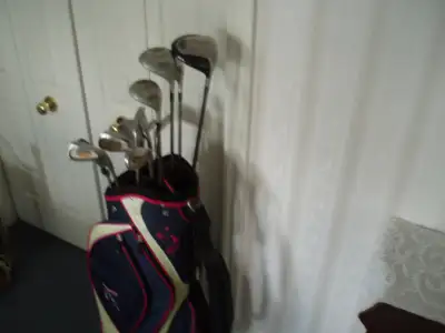 WOMEN'S R.H. GOLF CLUBS WITH TAYLORMADE DRIVER  AND  NEW BAG, View more
