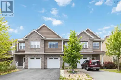 Located on a quiet cul-de-sac in The Parks of West Bedford, this beautifully finished middle-unit to...