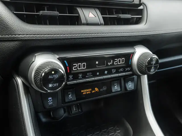 2022 Toyota RAV4 XLE AWD | Sunroof | Heated Steering | CarPlayS in Cars & Trucks in Guelph - Image 19
