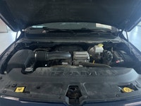 ===== Key Features ===== * 83,223 km * 5.7L HEMI V8 Gas Engine * 4WD (Four-Wheel Drive) * Cruise Con... (image 6)