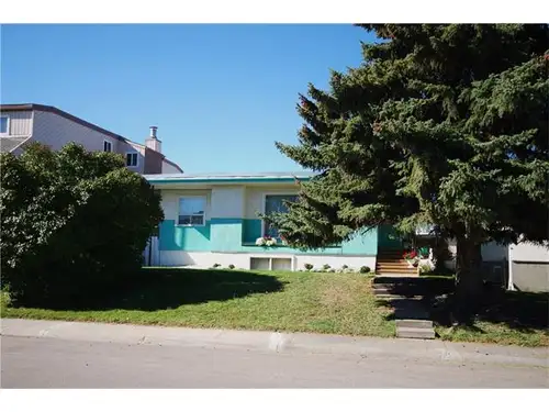 Recently renovated 3 bedroom main floor Spacious kitchen and dining area. Large windows, Sale $500.0...