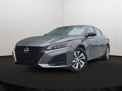 This Nissan Altima has a powerful Regular Unleaded I-4 2.5 L/152 engine powering this Variable trans...