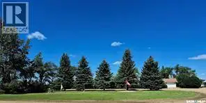 Just 40 km southeast of Swift Current, with pavement nearly the entire way and only 2.5 km of gravel...