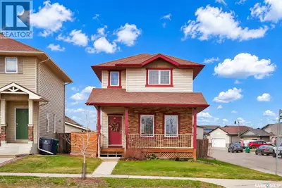 Well-maintained 1,353 sq.ft. 2-storey on a corner lot in Stonebridge. Features 3 bedrooms up, double...