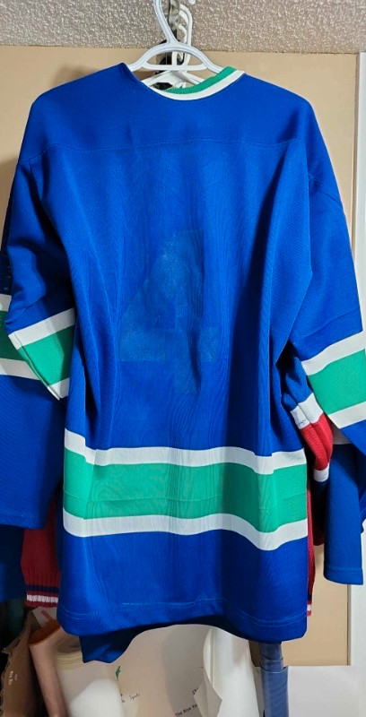 NHL Hockey Jersey's Vancouver Canucks in Hockey in St. Catharines - Image 4
