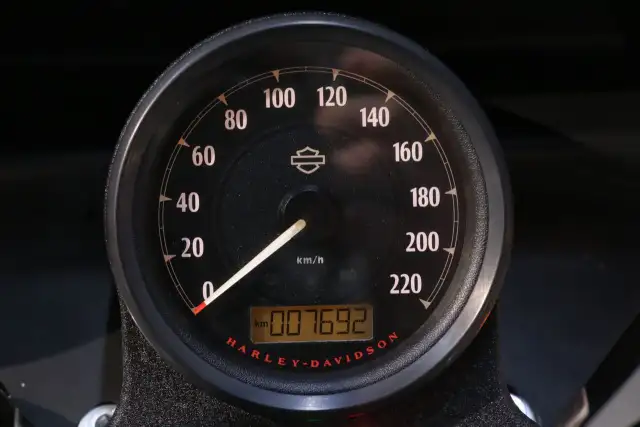 2014 Harley-Davidson SPORTSTER SUPERLOW XL883L in Sport Bikes in Ottawa - Image 8