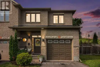 Nestled in the sought-after Mer Bleue/Bradley Estates community, this stunning 3-bedroom end-unit to...