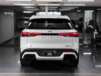 The 2024 INFINITI QX60 LUXE is the volume-leader of the Canadian lineup, striking a balance between... (image 5)