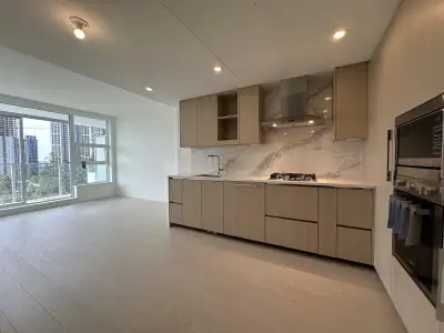 1506 13768 100 AVE Surrey, British Columbia