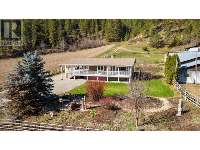 2720 Salmon River Road Salmon Arm, British Columbia in Houses for Sale in Vernon - Image 2