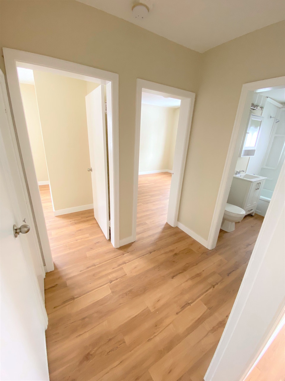 Classic 2 Bed + Den Suite - HEAT INCLUDED starting at $1225 5