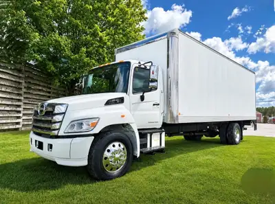 FOR SALE: 2023 HINO L7 SINGLE AXLE, HYDRAULIC BRAKE STRAIGHT TRUCK, ONLY 74569KM, 26"FT VAN & TAILGA...