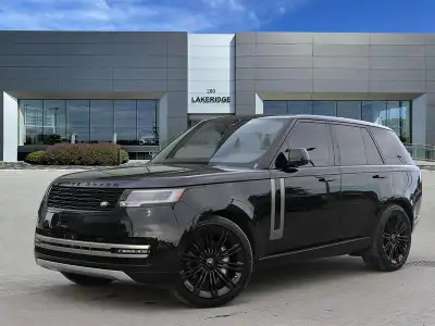 This used 2025 Land Rover Range Rover P400 Se Swb brings modern luxury, confident power, and a clean...