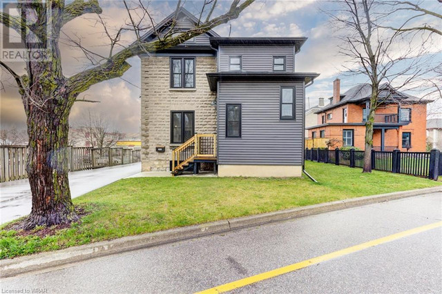 820 LAUREL Street Cambridge, Ontario in Houses for Sale in Cambridge - Image 2