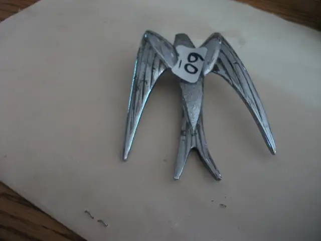 Vintage Hood Ornaments @ Porkie's Antique Emporium in Arts & Collectibles in Belleville - Image 10