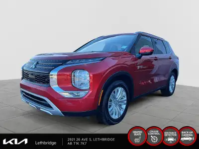 2024 Mitsubishi Outlander PHEV LE Experience the Mitsubishi Outlander PHEV LE with only 639 km on th...