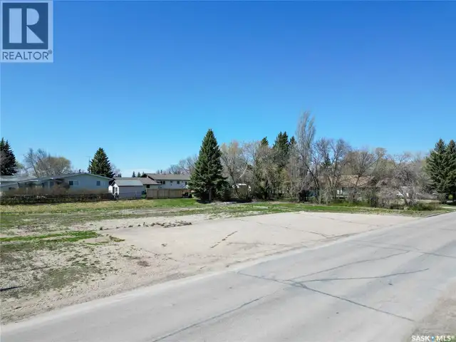 1609 - 1617 Broadway AVENUE Moosomin, Saskatchewan in Land for Sale in Regina - Image 4