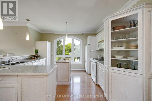 401 - 31 DAIRY LANE Huntsville (Chaffey), Ontario in Condos for Sale in Muskoka - Image 2