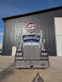 1 Owner 2019 Kenworth W900B With Cool Pack Wet Kit KMS: 481,143 HRS: 18,336 Over $39,000 just spend... (image 1)