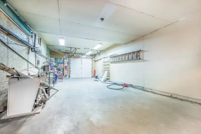 STATION-SERVICE/DÉPANNEUR * 2 900 PI² * BEAULAC-GARTHBY in Commercial & Office Space for Sale in Thetford Mines - Image 9