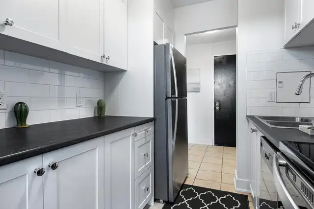 Studio Apartment for Rent - 2880 Carling Avenue