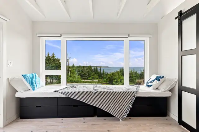 GORGEOUS WATERFRONT 3 BR 2 BATH HOME AVAILABLE SEPT 15