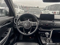 This Kia Seltos boasts a Regular Unleaded I-4 2.0 L/122 engine powering this Variable transmission.... (image 8)