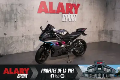 Alary Sport Cette MOTOCYCLETTE YAMAHA YZF-R7 2024 est disponible DÈS MAINTENANT! Contactez-nous au 4...