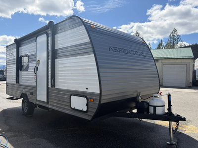 A lightweight, easy-to-manage travel trailer designed for couples or first-time buyers who just want...