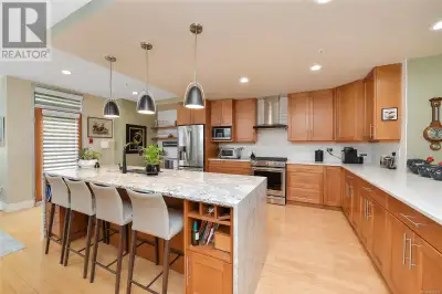 Elegantly positioned in the sought-after Sayward Hill community, this impeccable updated 3 bed, 4 ba...