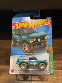 Hot Wheels Diecast Car - Range Rover Classic