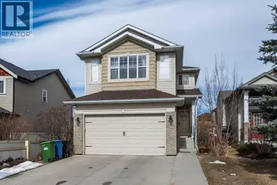 Welcome to beautiful 2- storey house , Conveniently situated across from a park in the family-orient...