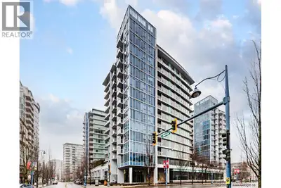 This spacious 971sqft 2 bedrooms + den, 2 full bathrooms, corner unit has a large open concept kitch...