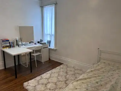 Private Bedroom Central Downtown Toronto South Annex