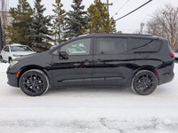 The 2026 Chrysler Pacifica Limited offers premium style, advanced technology, and family-friendly ve... (image 2)